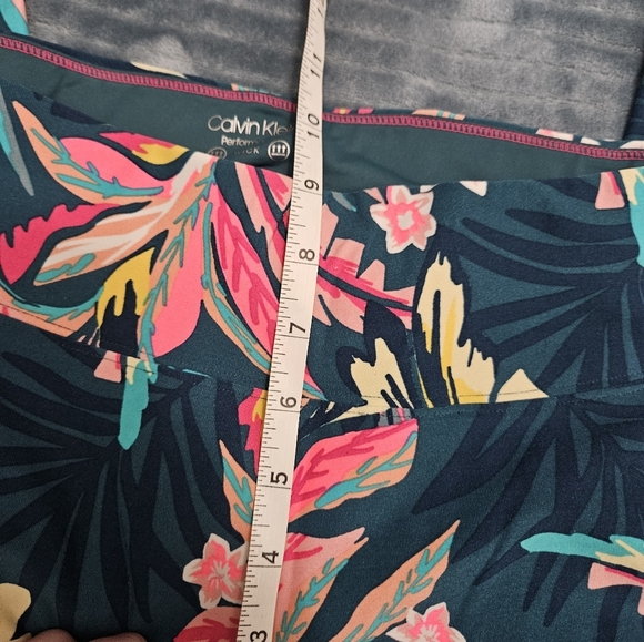 Calvin Klein Performance tropical print moisture wicking cropped leggings! - Picture 8 of 9